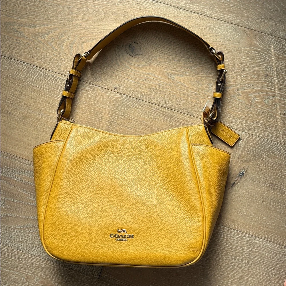 Coach bag NWT in a bright mustard color. Great purse for all seasons - Picture 1 of 9
